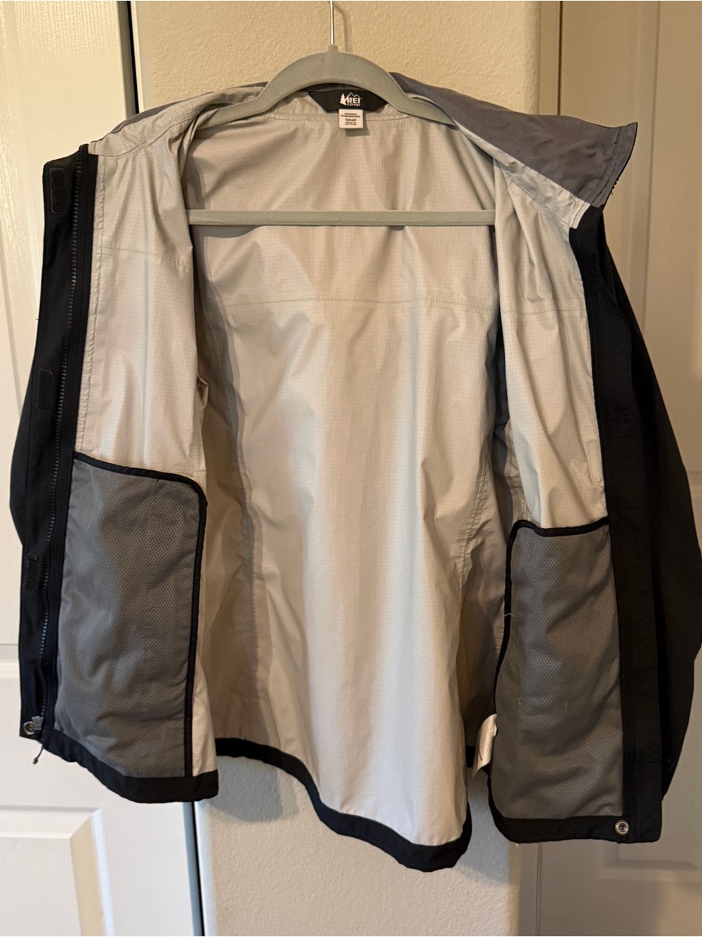 Women's REI Rainier Rainproof/Windproof lightweight Jacket - Black, SZ Sm - Picture 5 of 13